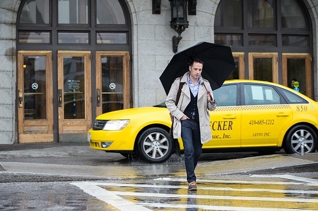 #MauLagiDimanapun saat musim hujan, lo nggak bisa nih mati gaya karena kehujanan, simak tips pentingnya di sini bro!